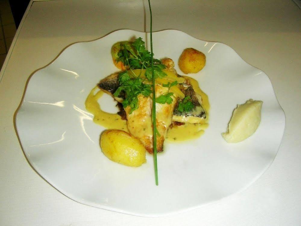 פונז'יבו Logis Hotel Restaurant De La Poste מראה חיצוני תמונה